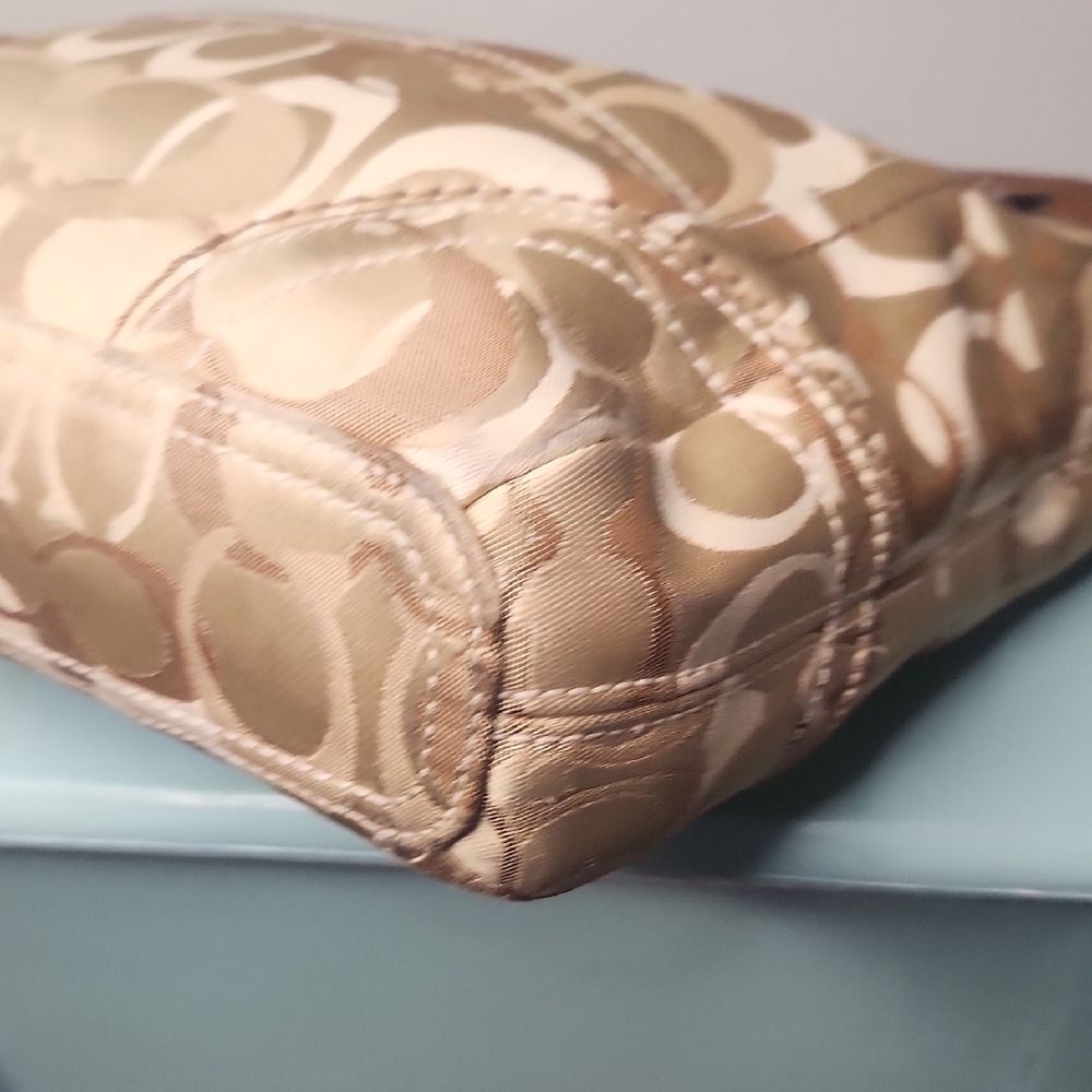 Stylish Tan and Brown Shoulder Bag - Picture 9 of 16